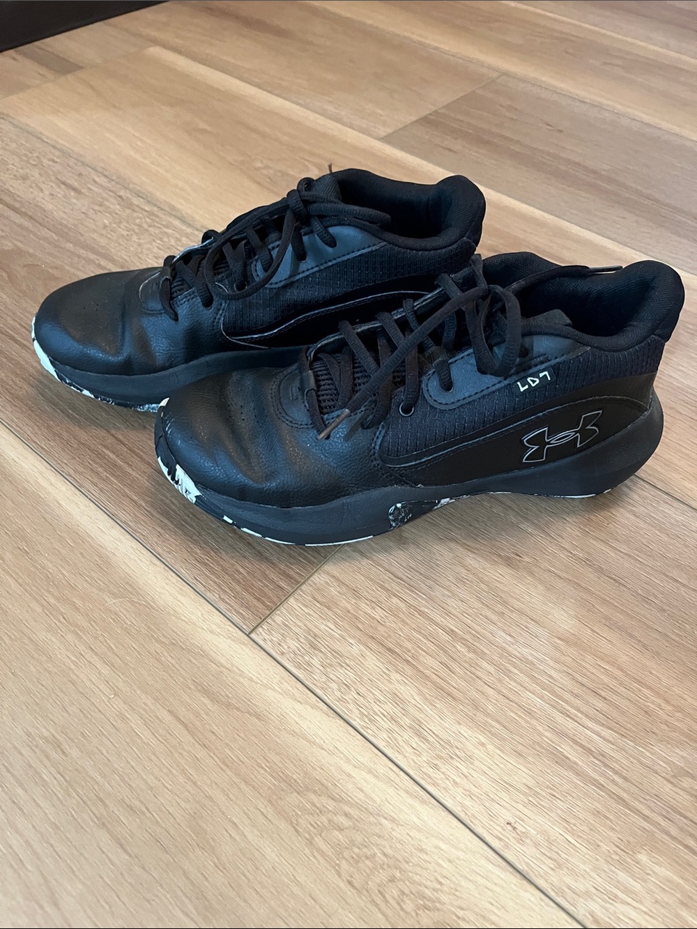 UA Lockdown 7 Unisex Basketball Shoes - Picture 3 of 6